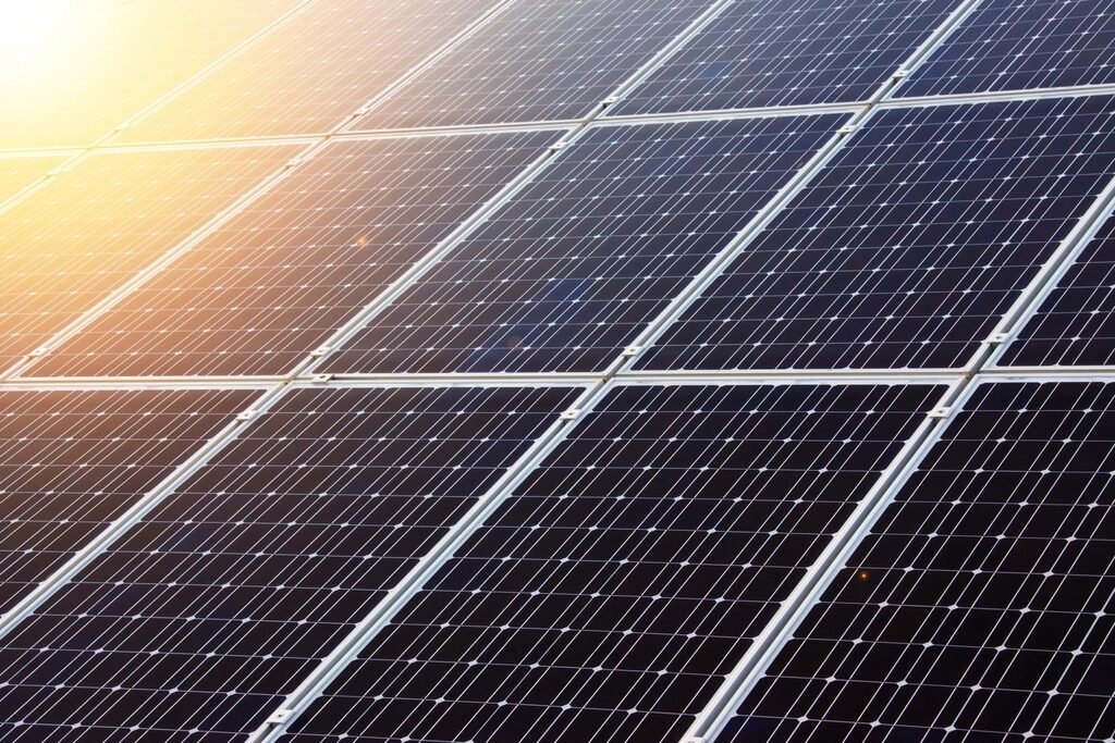 Ayudas y deducciones para placas solares en 2026
