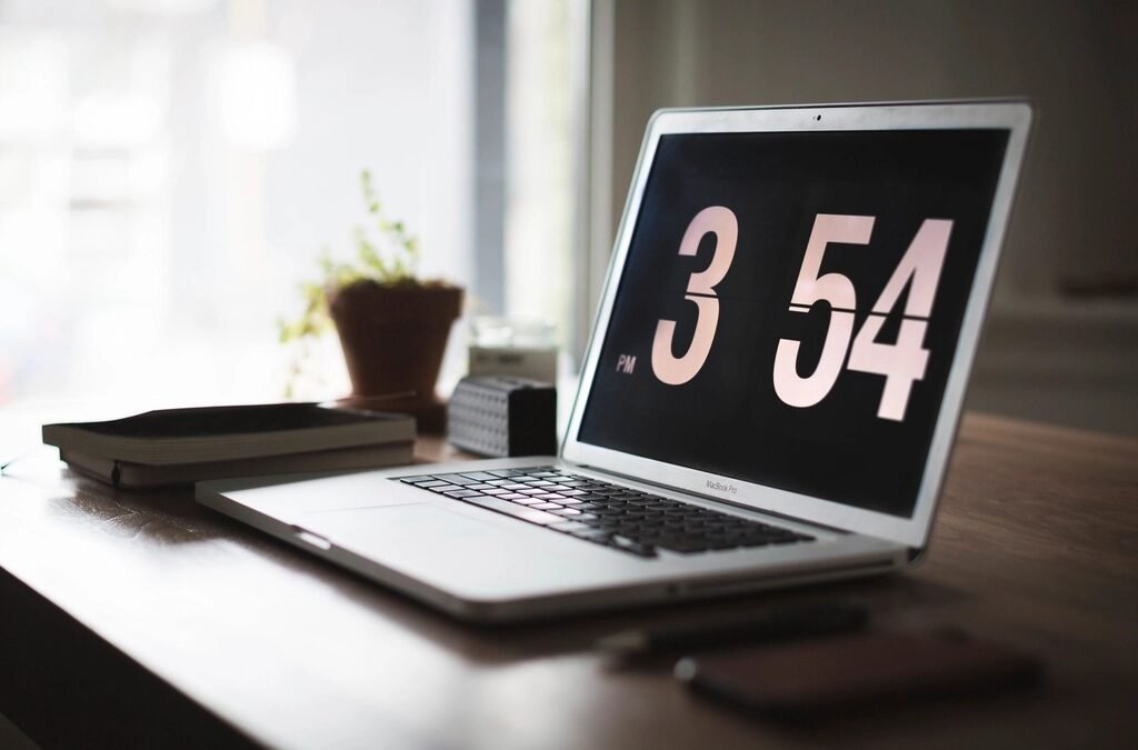 Teletrabajar concentra el consumo en las horas más caras del día.
